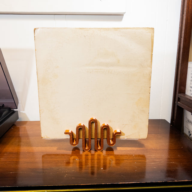 a couple of gold letters sitting on top of a wooden table