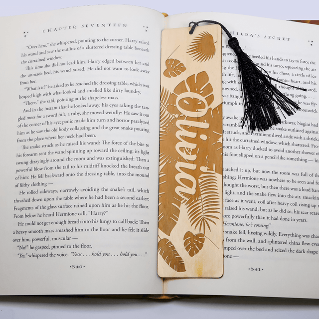 Personalized Wood Bookmark with Tassel - Plants - Quetzal Studio